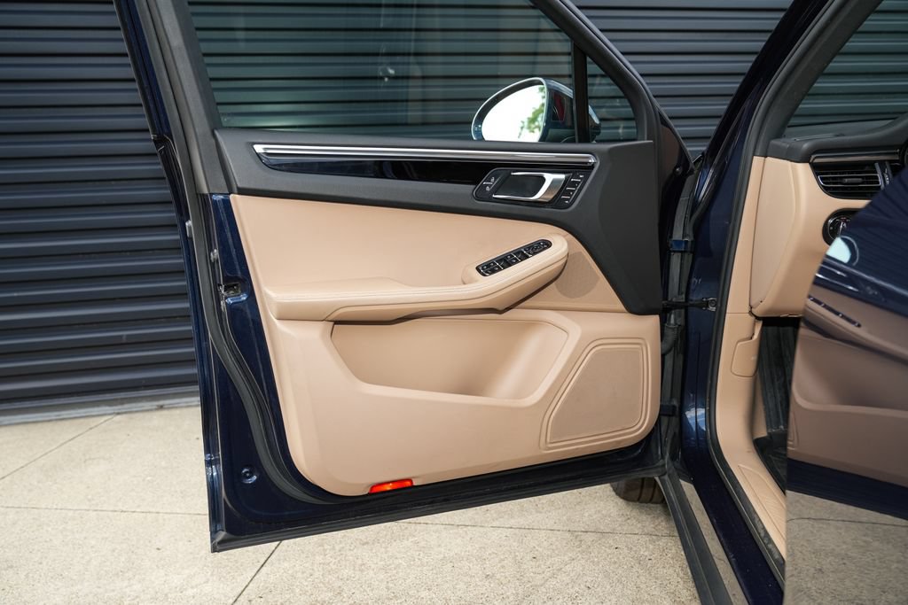 Certified 2021 Porsche Macan AWD/4WD image 21