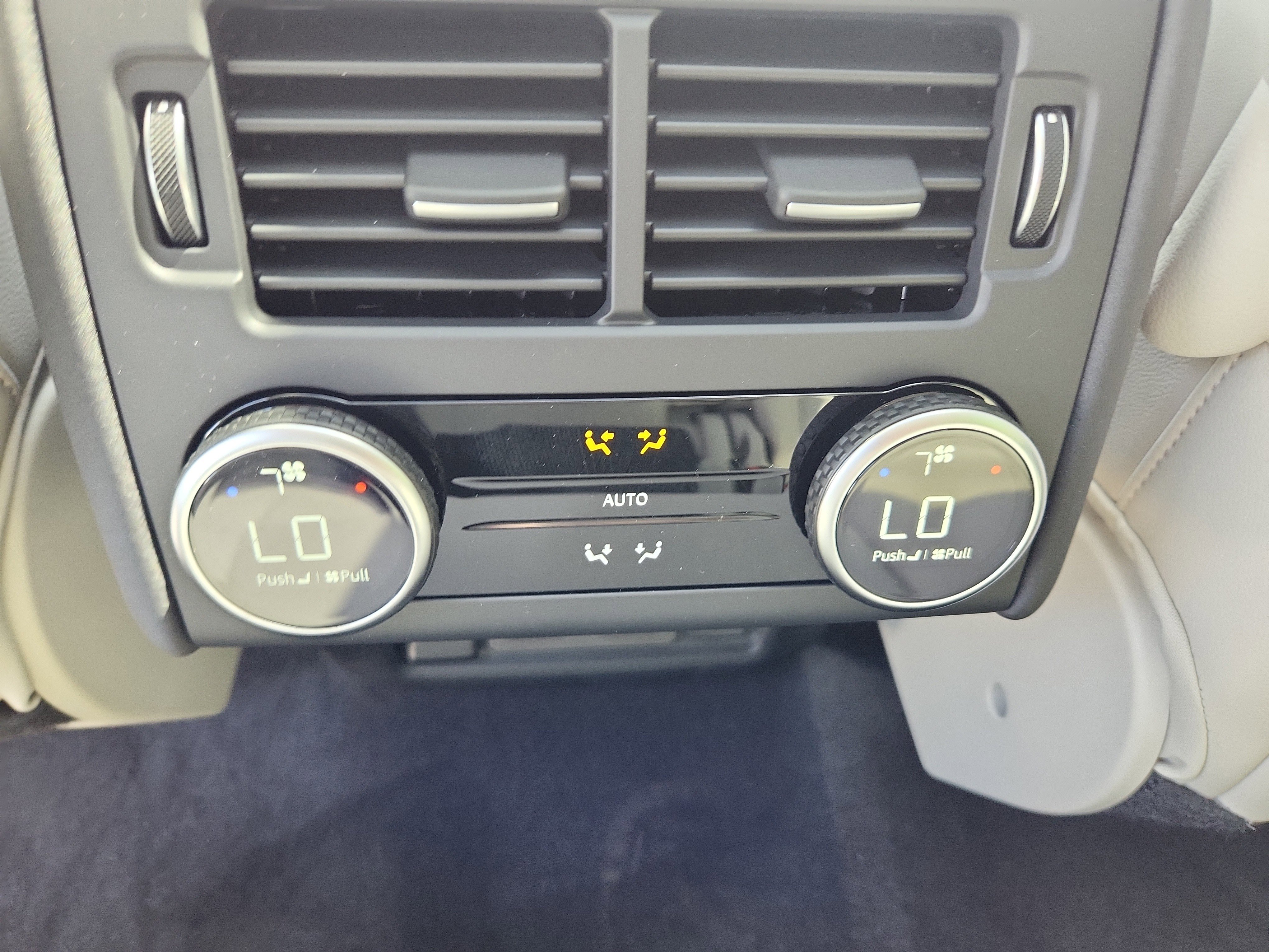 New 2025 Land Rover Discovery S image 26