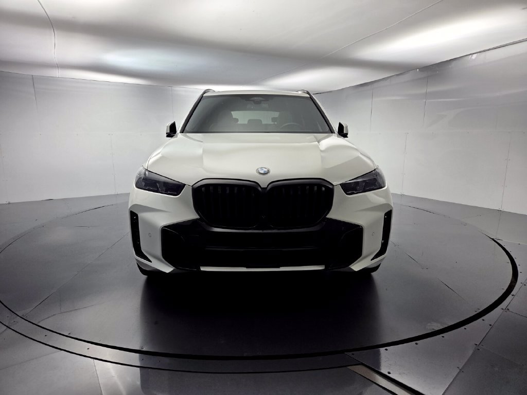 Certified 2024 BMW X5 xDrive40i w/ M Sport Package AWD/4WD image 4