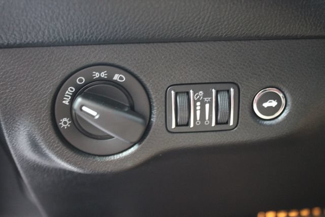 Used 2016 Dodge Challenger SRT Hellcat RWD image 16