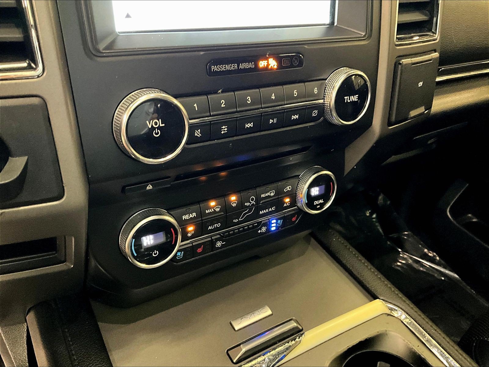 Used 2018 Ford Expedition Max XLT w/ Equipment Group 202A AWD/4WD image 15