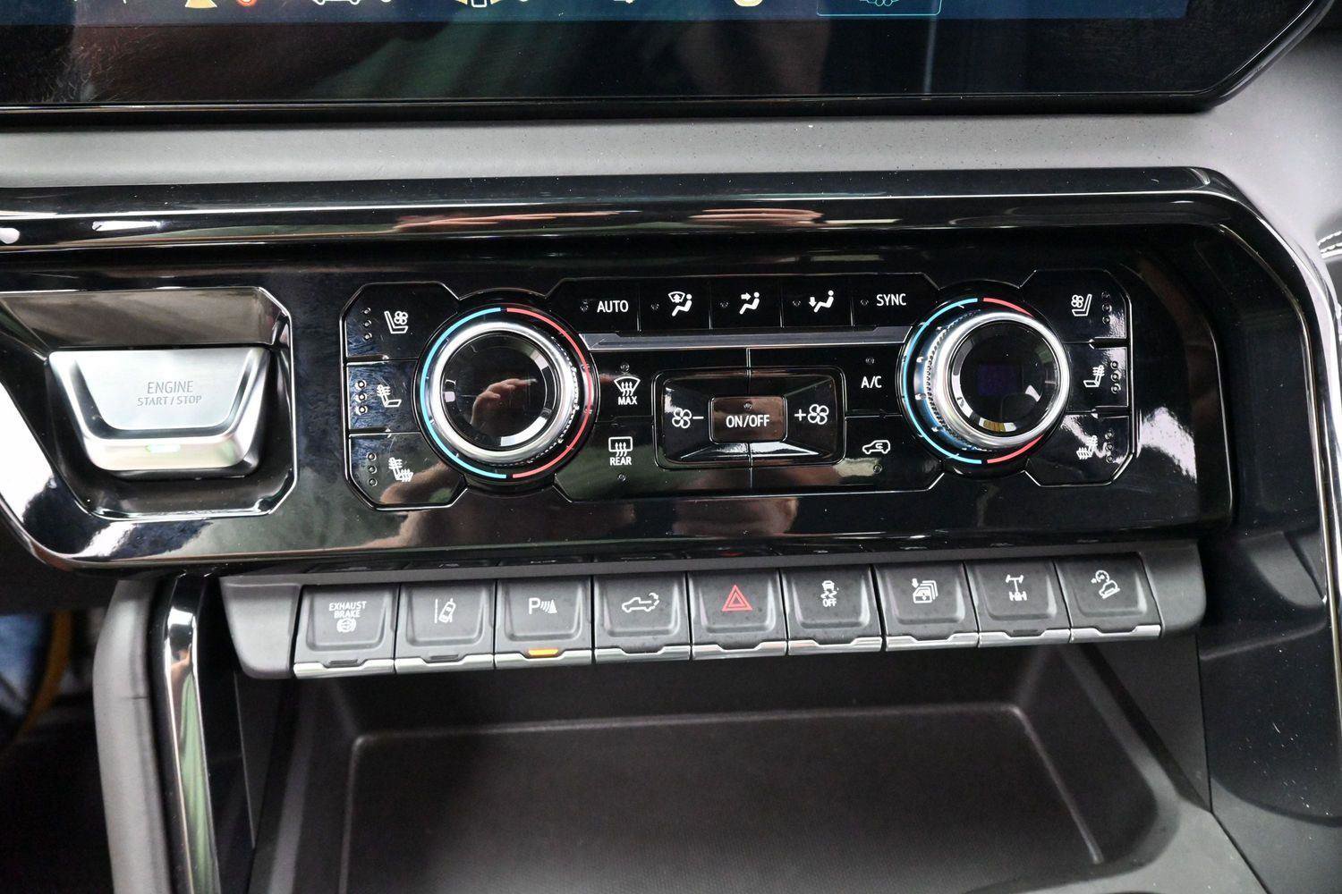 Used 2024 GMC Sierra 2500 AT4X AWD/4WD image 24