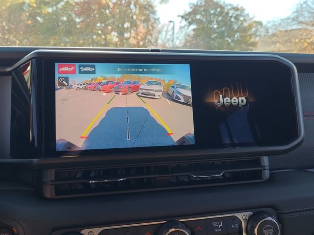 Used 2024 Jeep Gladiator Rubicon w/ Technology Group image 14