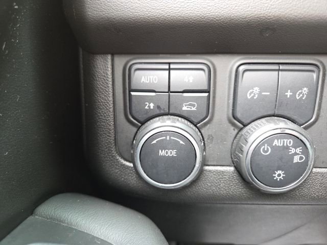 Used 2023 Chevrolet Suburban LT w/ Luxury Package AWD/4WD image 12