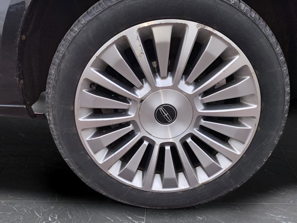 Used 2015 Lincoln Navigator L 4WD w/ Equipment Group 101A Reserve image 9