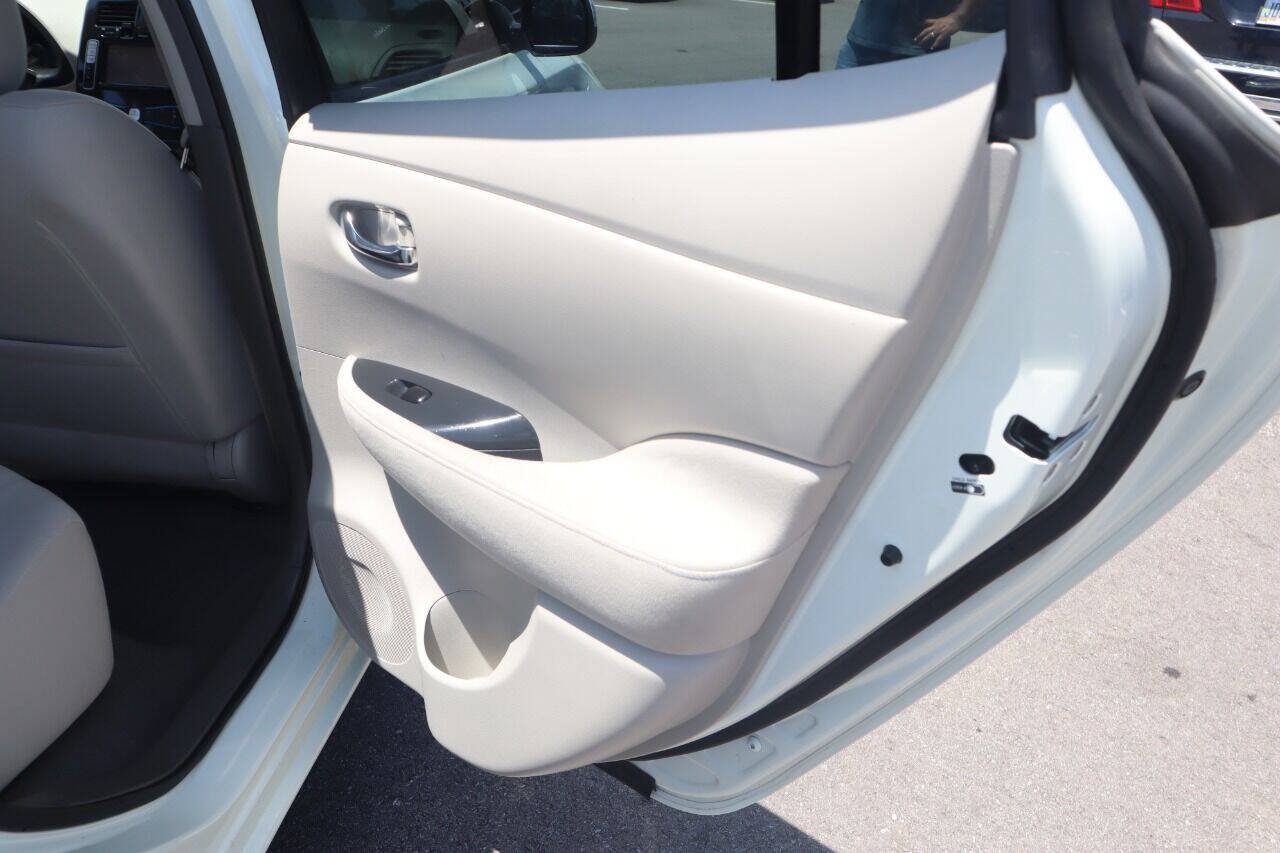 Used 2012 Nissan Leaf SL FWD image 40