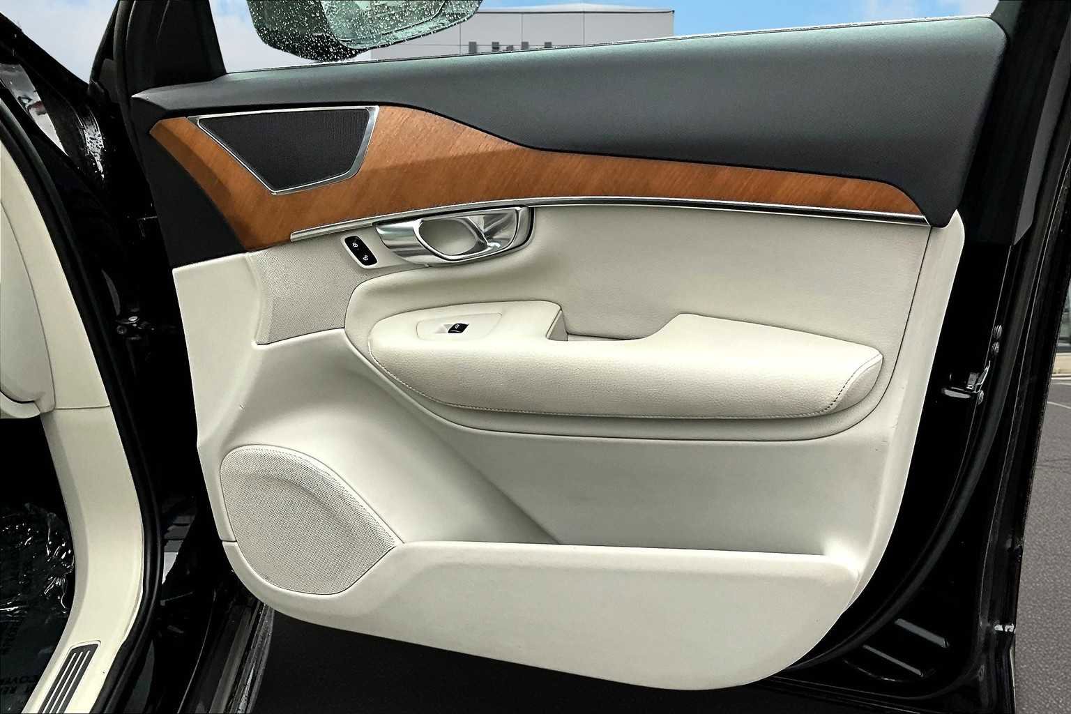 Used 2022 Volvo XC90 T6 Momentum w/ Climate Package image 29