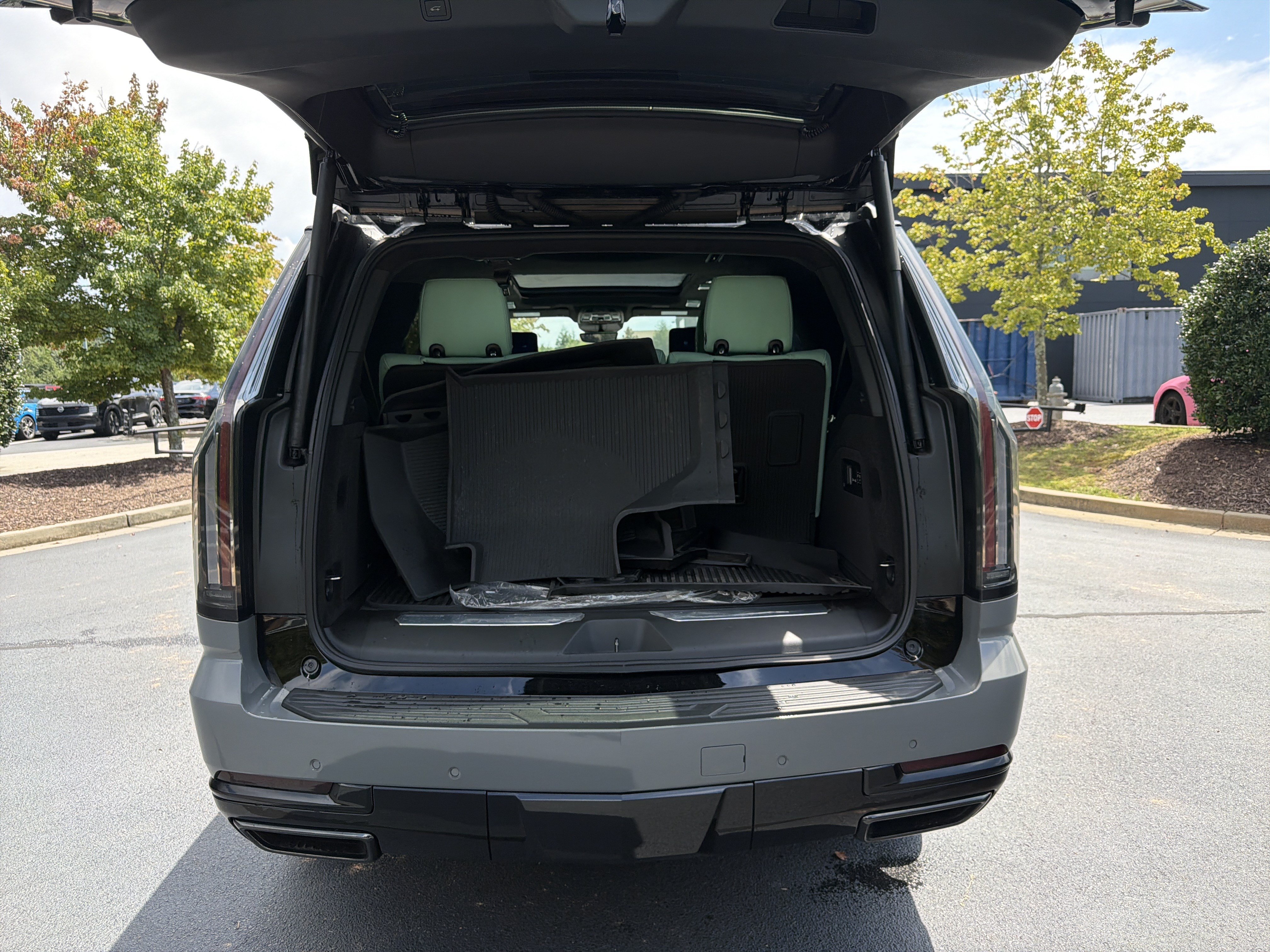Used 2026 Cadillac Escalade Platinum Sport w/ LPO, Floor Liner Package AWD/4WD image 54