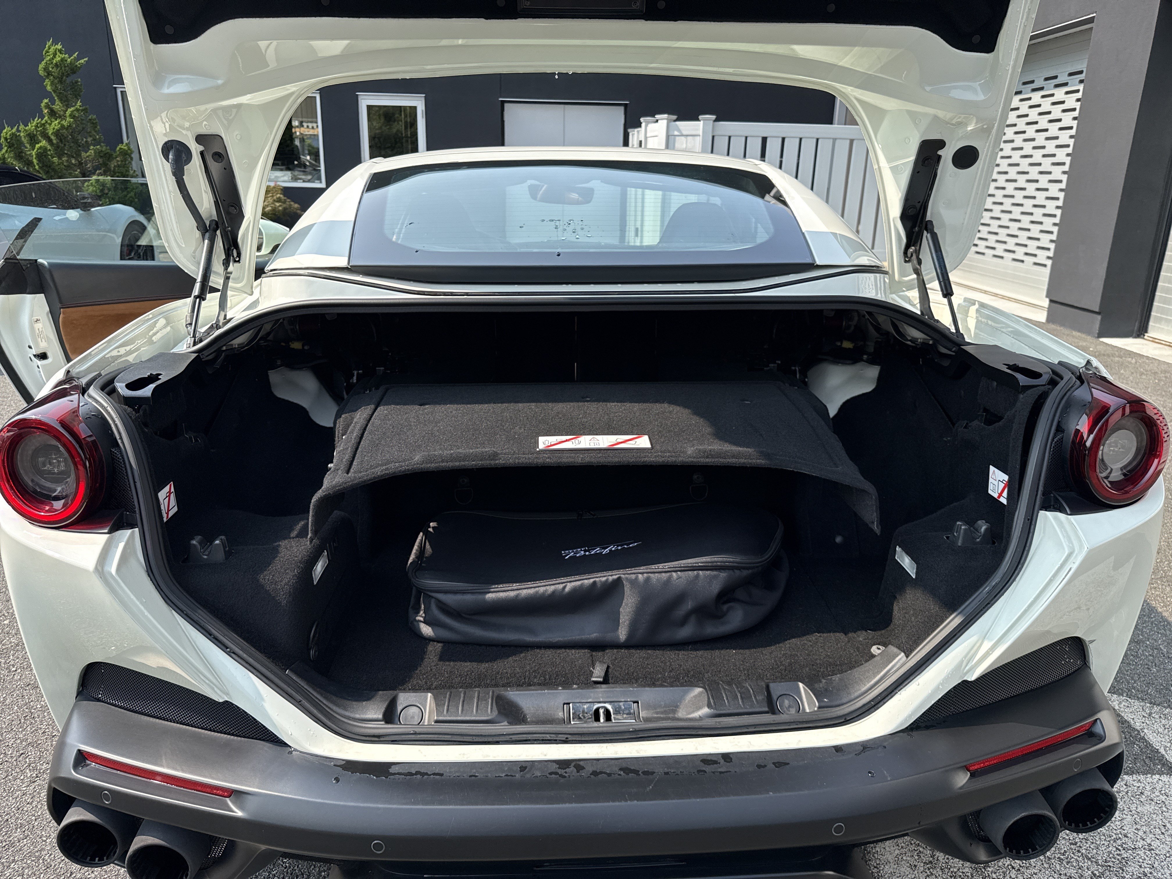 Used 2019 Ferrari Portofino RWD image 21