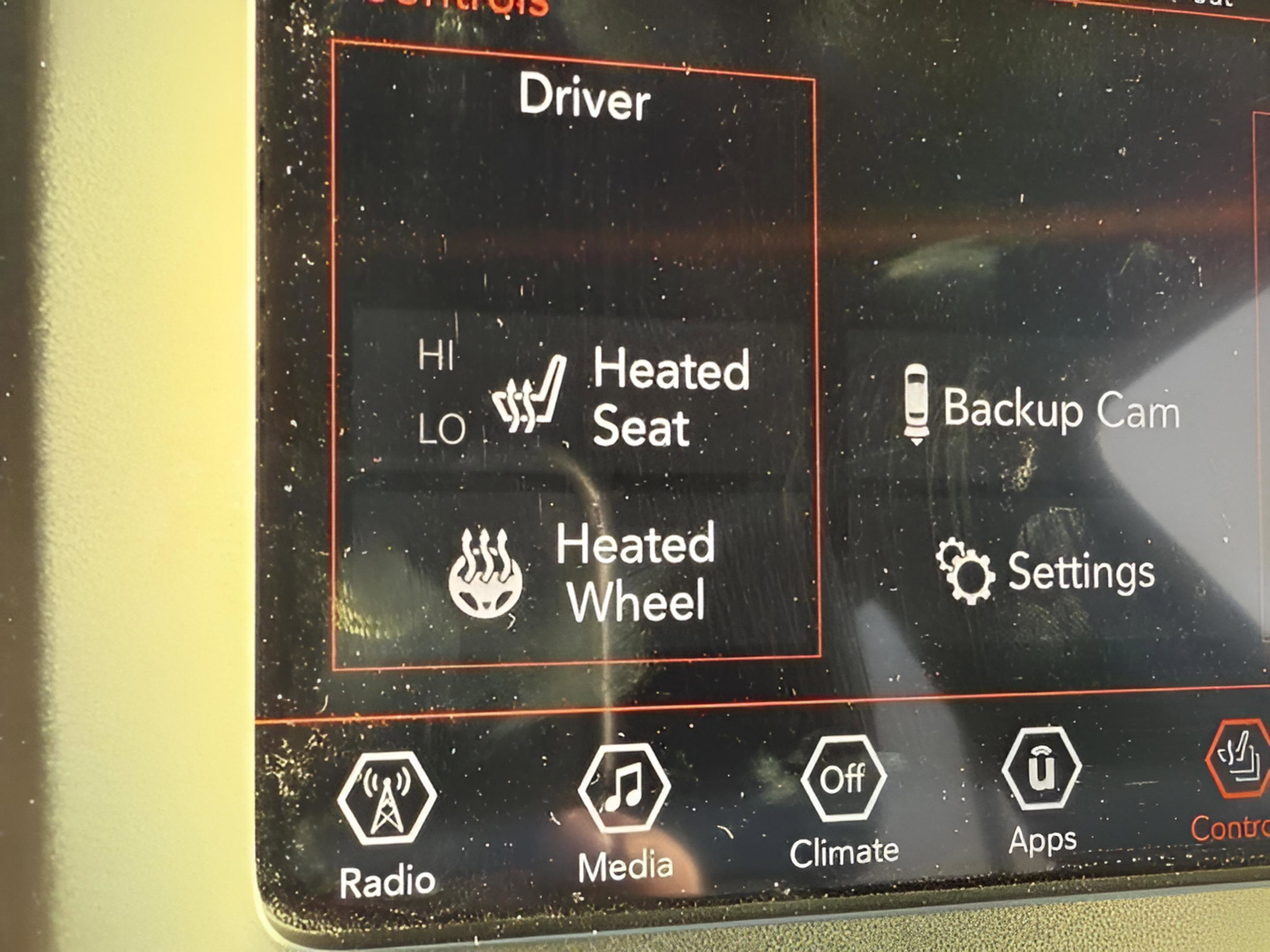 Used 2019 Jeep Cherokee Latitude Plus w/ Cold Weather Group AWD/4WD image 23