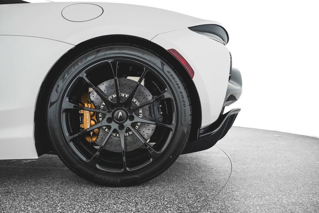 Used 2025 McLaren Artura Spider RWD image 46