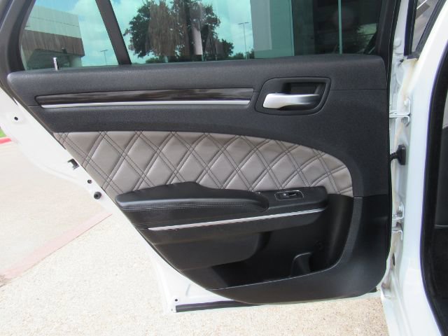 Used 2015 Chrysler 300 Limited image 14