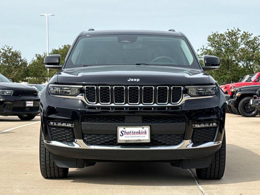 Used 2023 Jeep Grand Cherokee L Limited AWD/4WD image 2