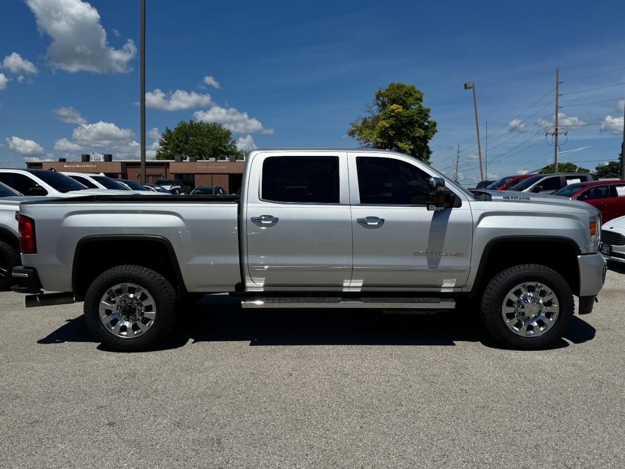Used 2019 GMC Sierra 2500 Denali w/ Duramax Plus Package AWD/4WD image 2