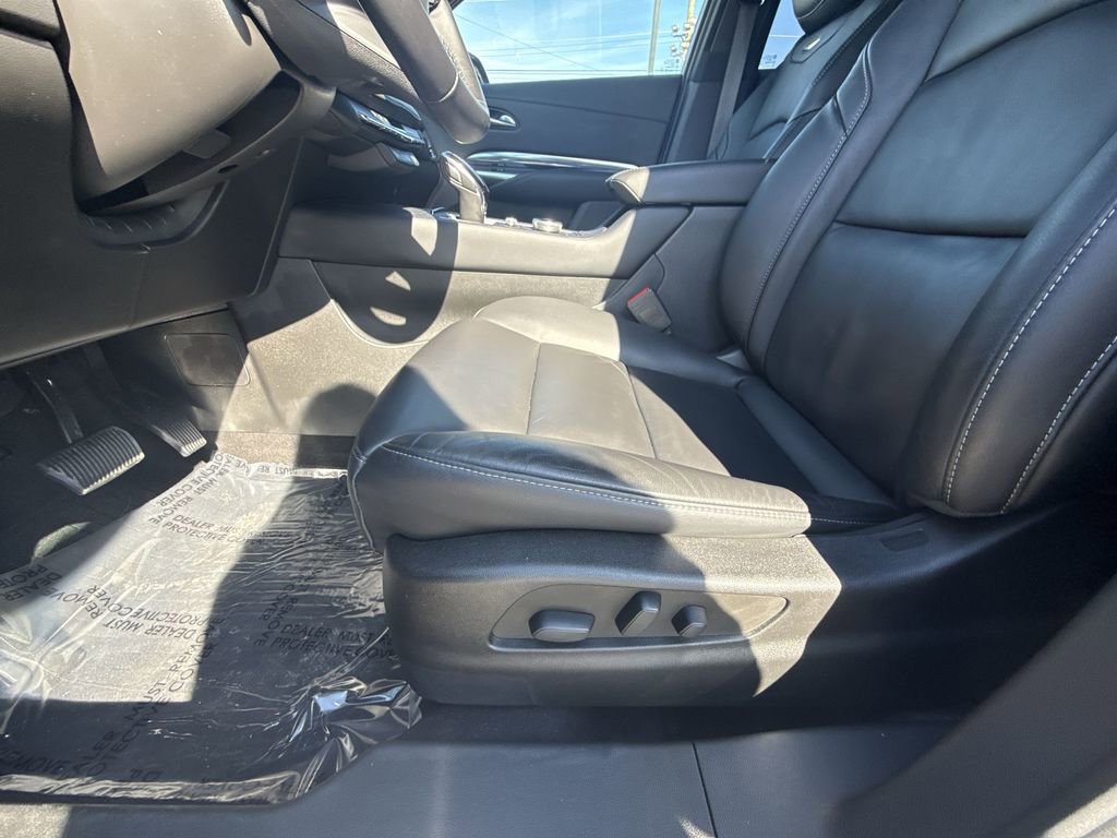 Used 2023 Cadillac XT4 Luxury w/ Cold Weather Package AWD/4WD image 12
