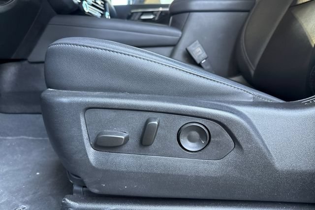Used 2025 Chevrolet Tahoe LT AWD/4WD image 12