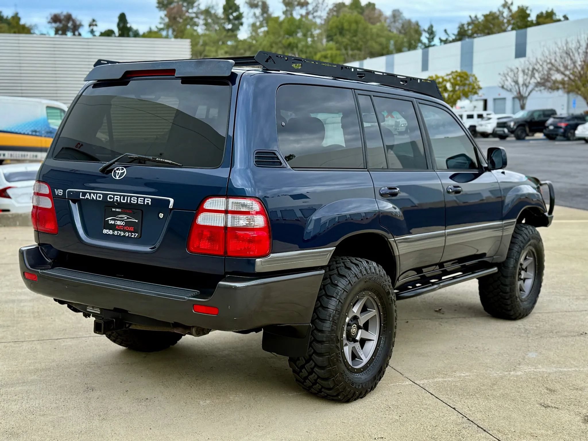 Used 2005 Toyota Land Cruiser w/ Convenience Pkg AWD/4WD image 11