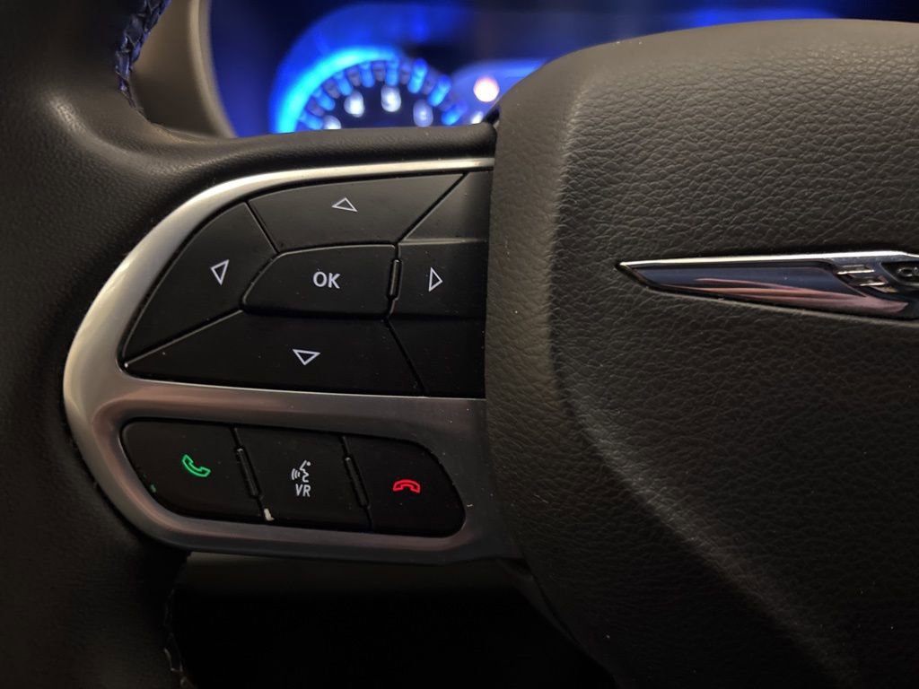 Used 2023 Chrysler Pacifica Touring-L image 15