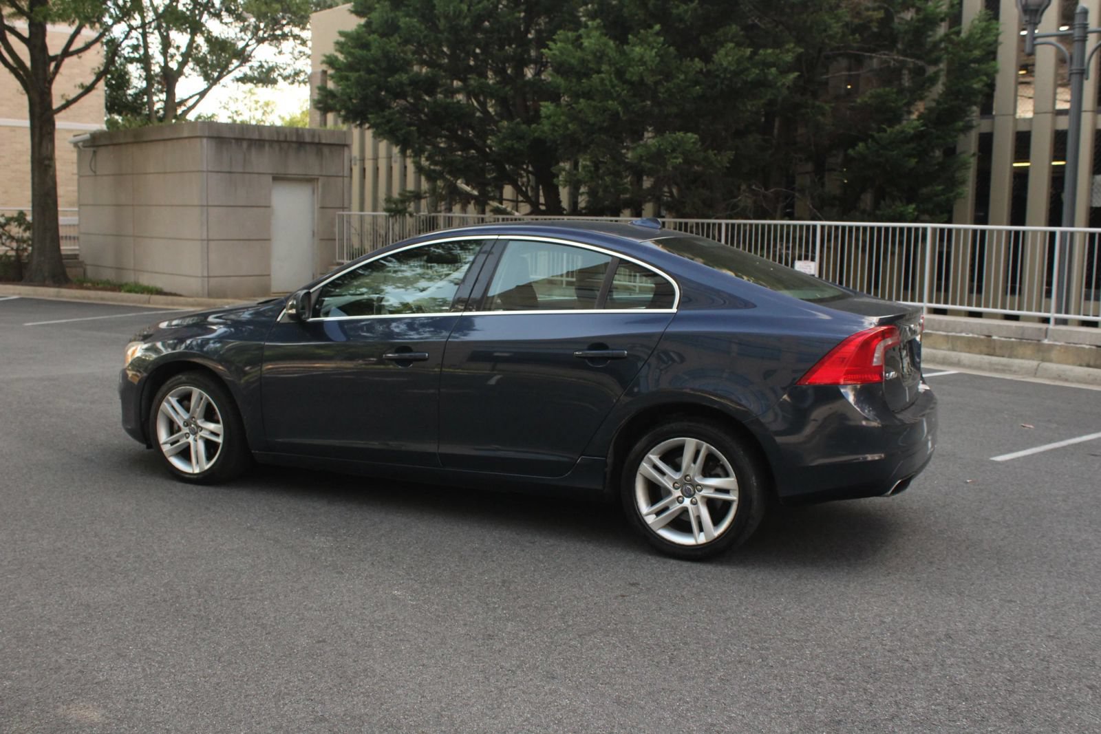 Used 2014 Volvo S60 T5 FWD image 9