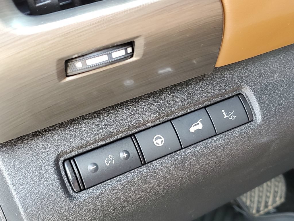 Used 2023 Nissan Pathfinder Platinum AWD/4WD image 9