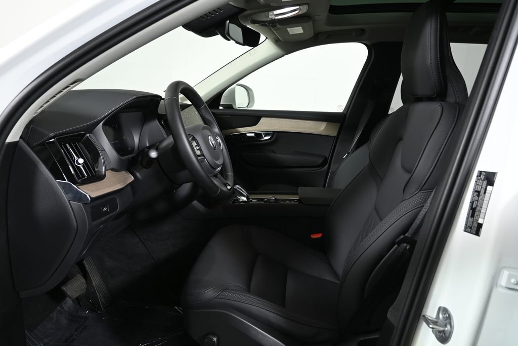 Used 2025 Volvo XC90 B5 Plus w/ Protection Package Premier image 3