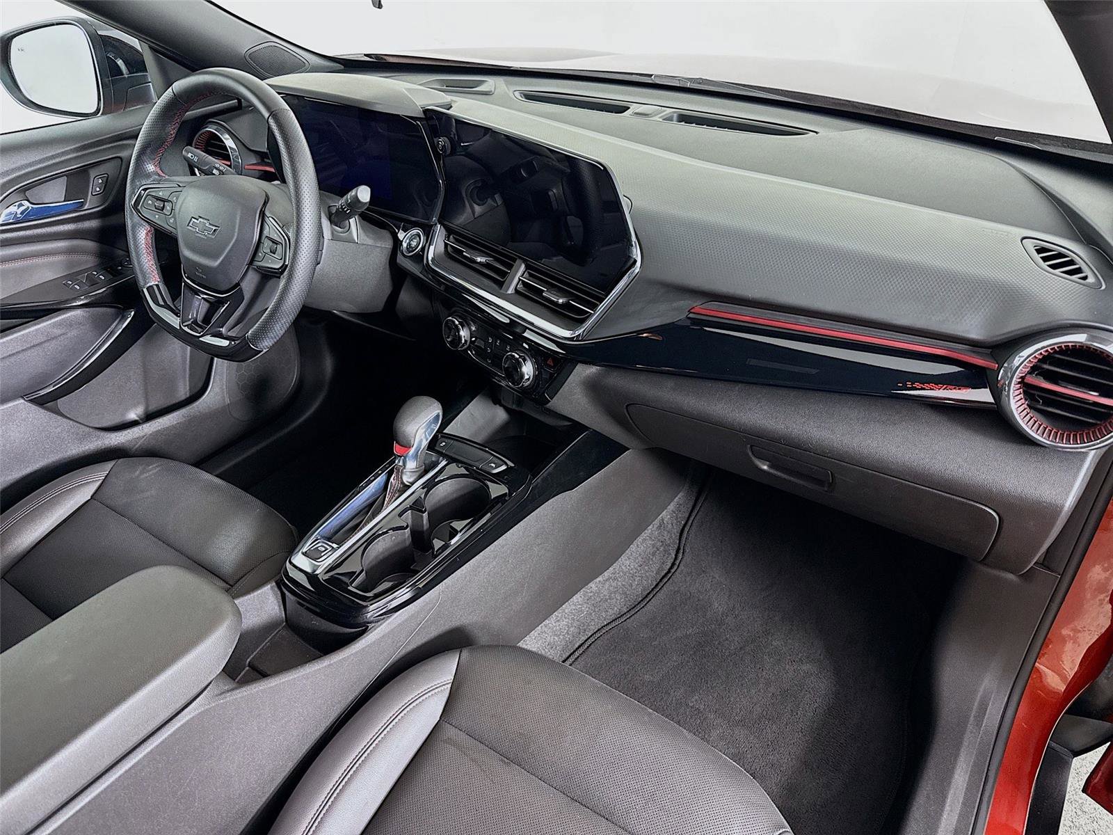 Used 2024 Chevrolet Trax RS w/ Driver Confidence Package image 28