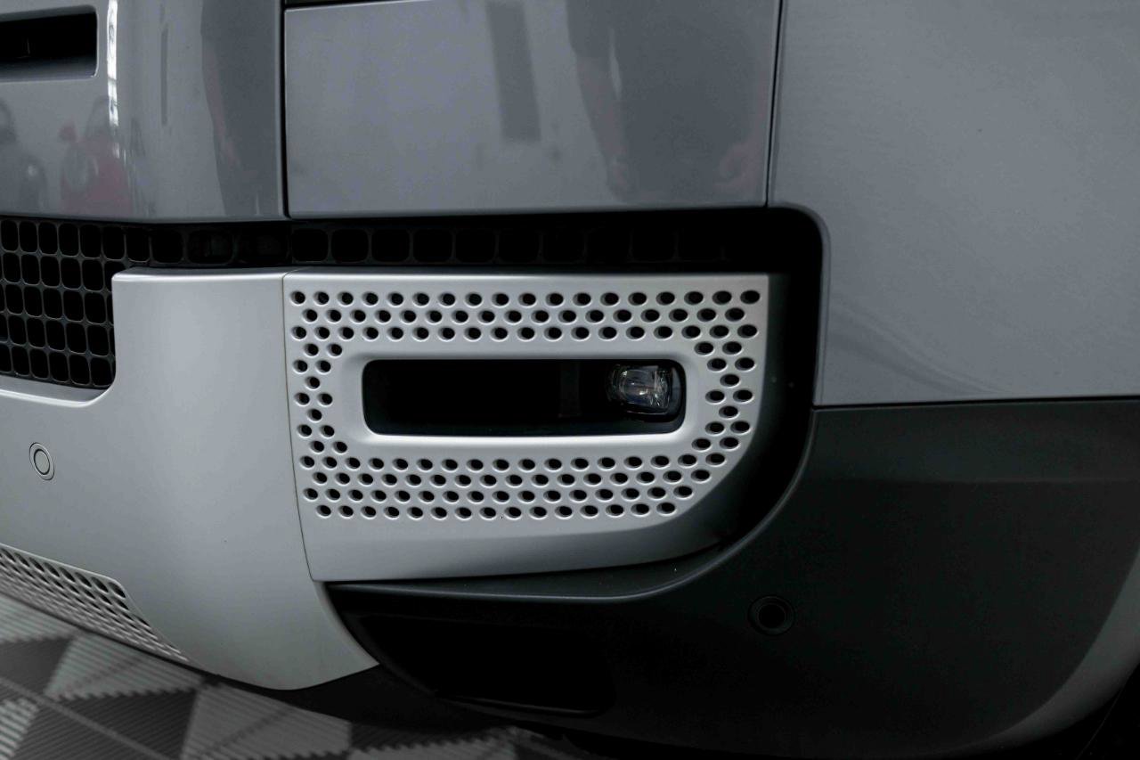 Used 2023 Land Rover Defender 130 SE image 13