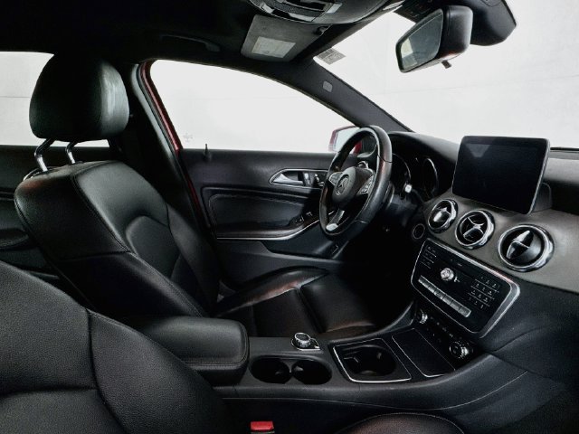 Used 2018 Mercedes-Benz GLA 250 w/ Premium Package image 24