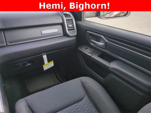 New 2026 RAM 1500 4x4 Crew Cab image 17