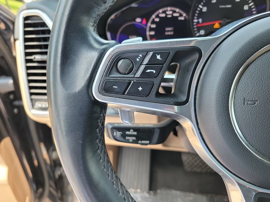 Used 2020 Porsche Cayenne AWD/4WD image 18