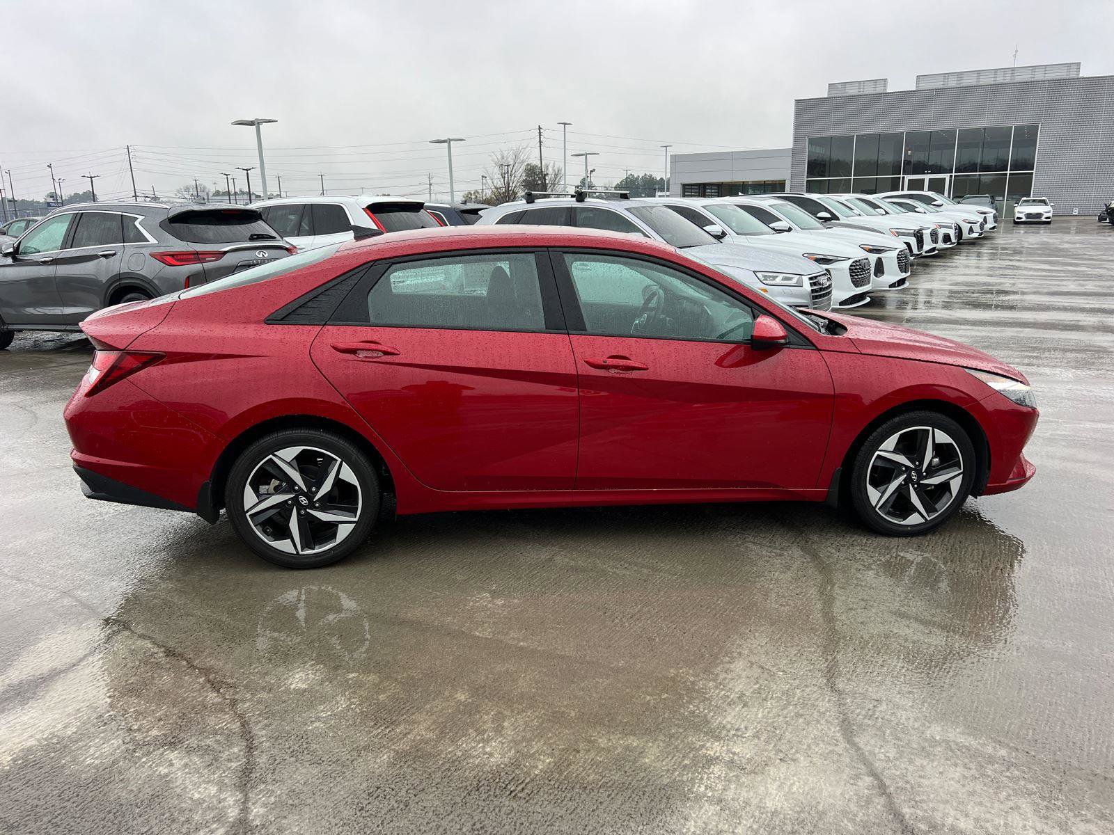 Used 2023 Hyundai Elantra SEL w/ Convenience Package image 4