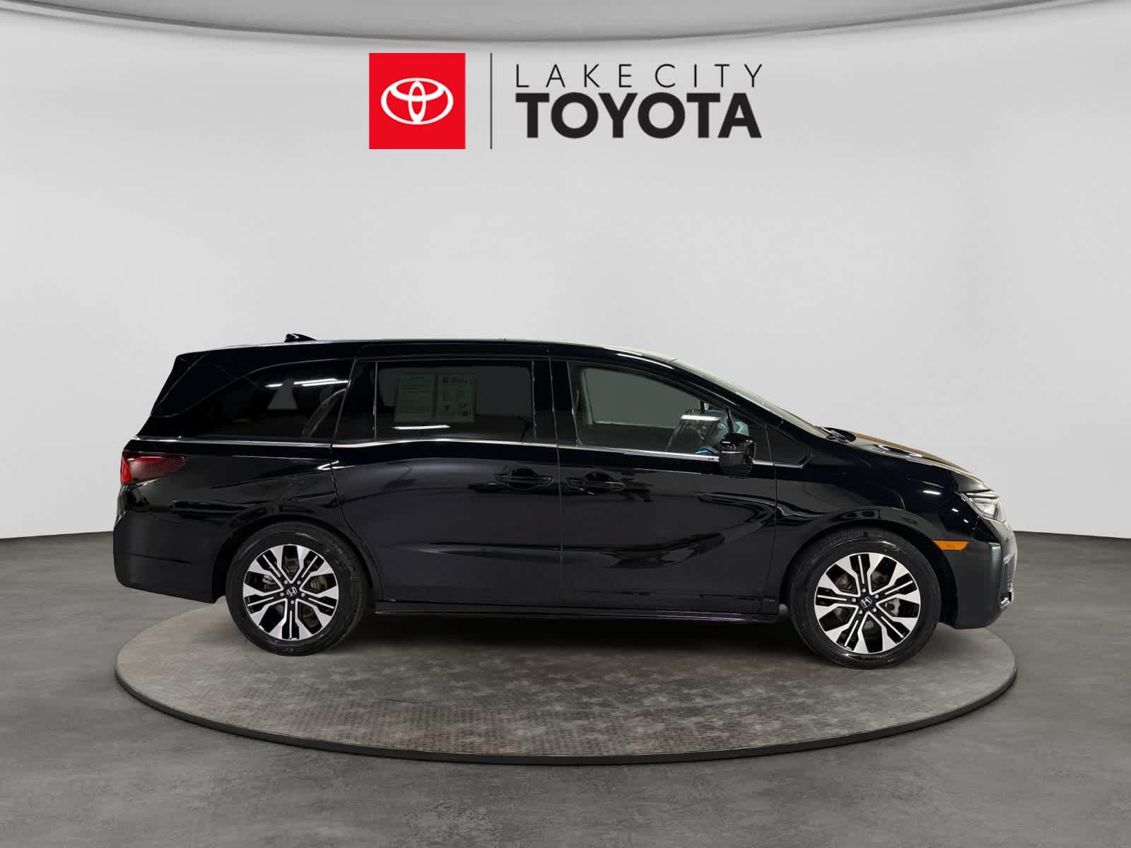 Used 2025 Honda Odyssey Elite image 11