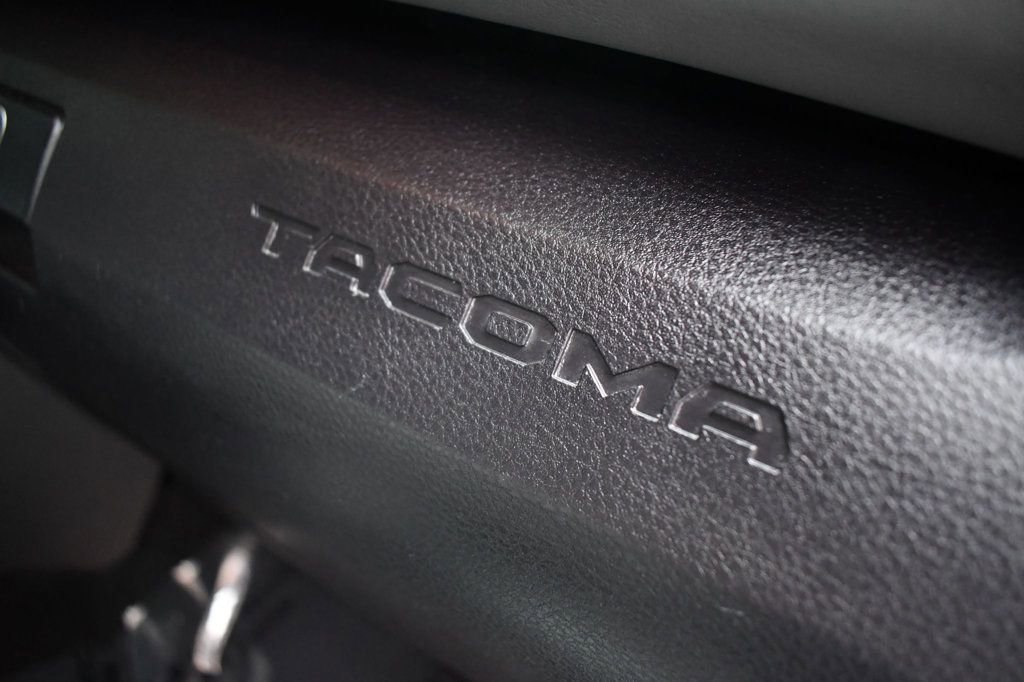 Used 2017 Toyota Tacoma TRD Sport image 9