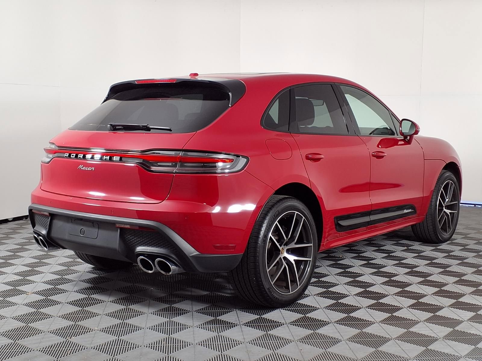 Used 2024 Porsche Macan Turbo image 33