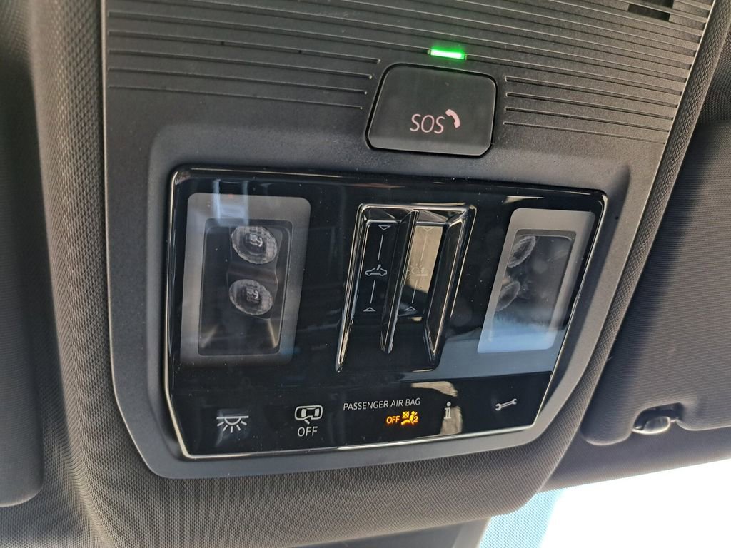 Used 2025 Volkswagen Atlas Cross Sport SE image 17