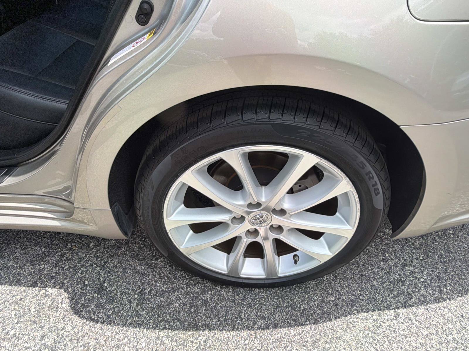 Used 2014 Toyota Avalon Limited FWD image 11