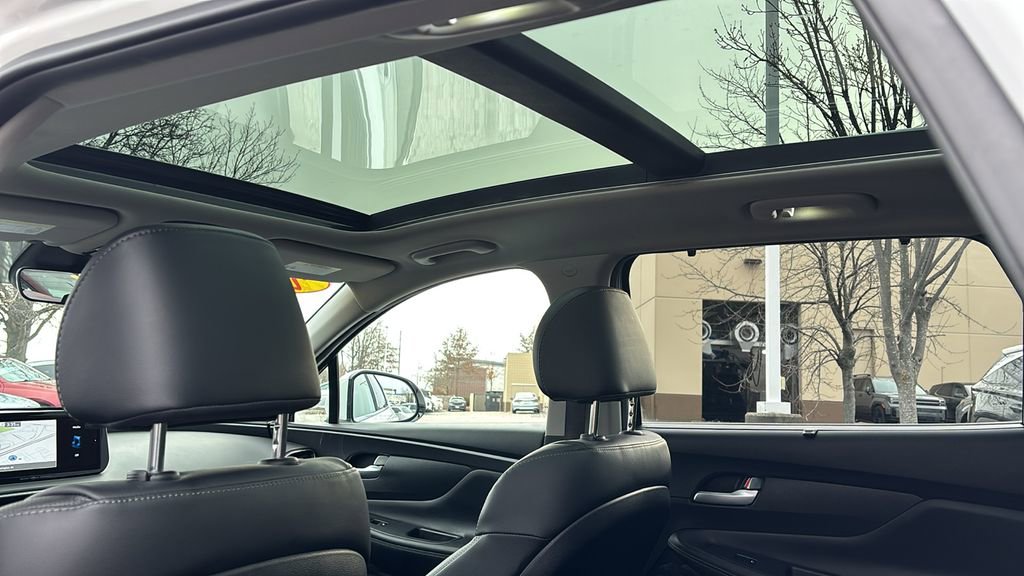 Used 2023 Hyundai Santa Fe SEL w/ Premium Package image 31