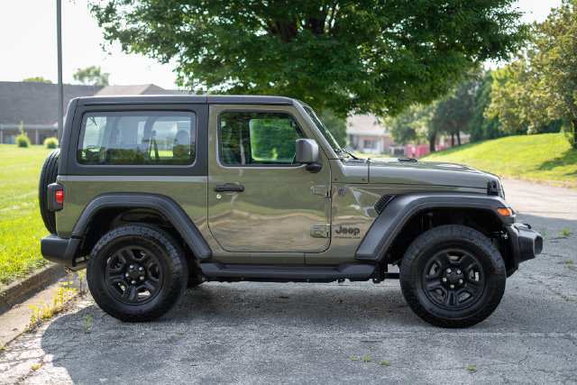 Used 2025 Jeep Wrangler Sport AWD/4WD image 4