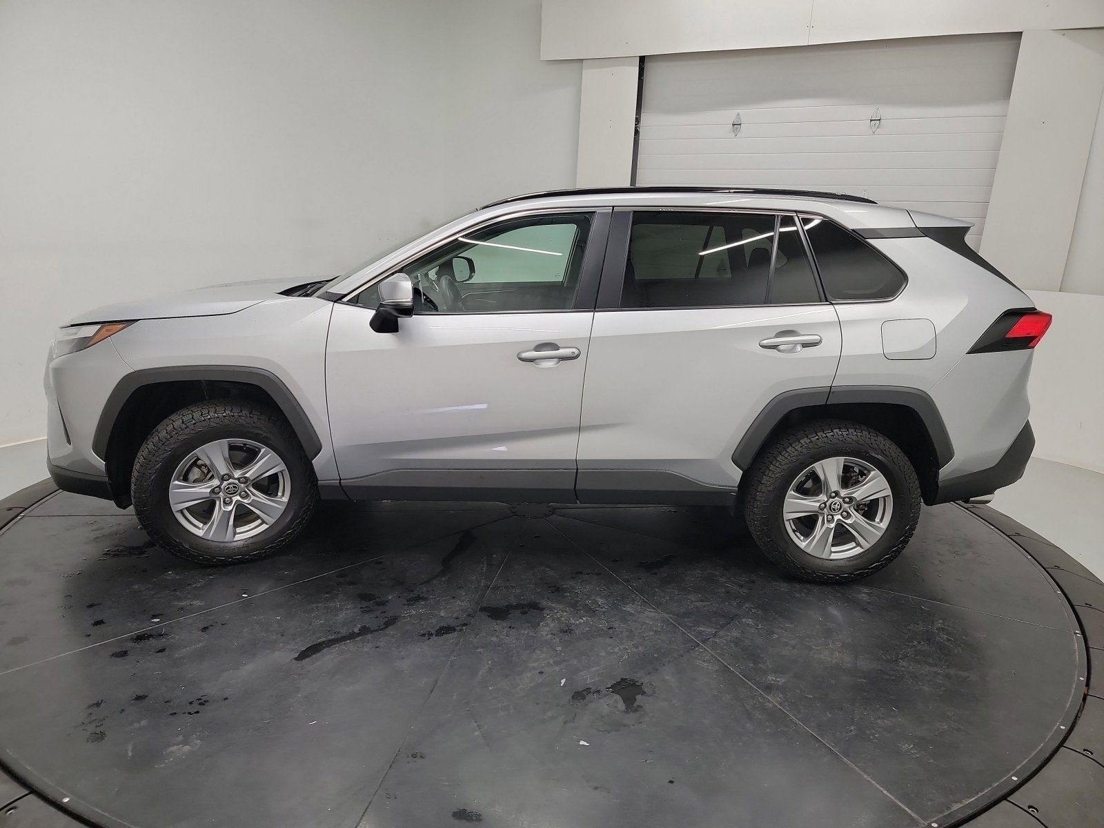 Used 2023 Toyota RAV4 XLE AWD/4WD image 4