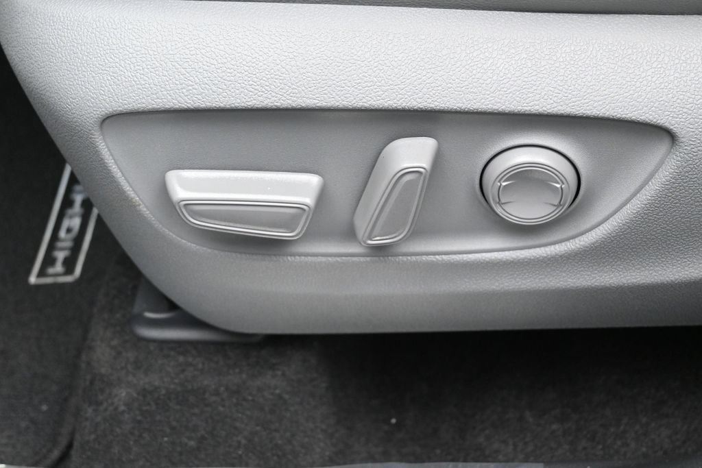 Certified 2026 Toyota Highlander Platinum AWD/4WD image 10