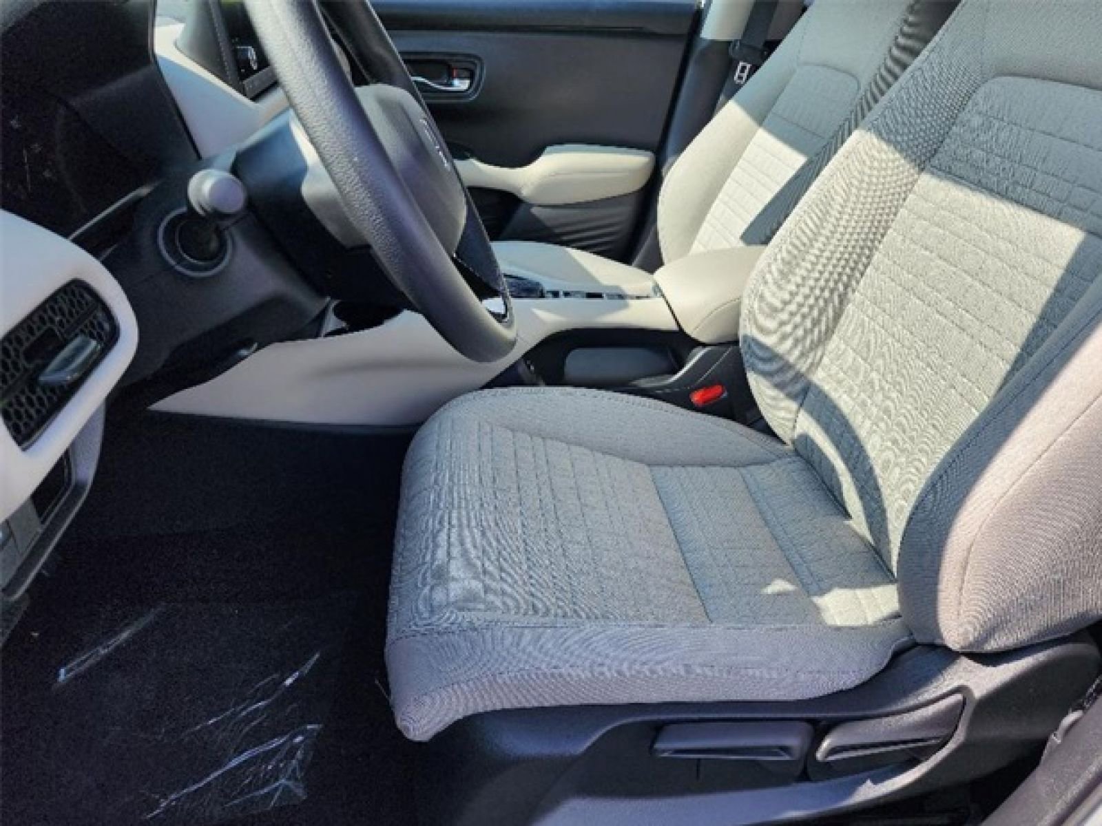 Used 2025 Honda HR-V LX image 12