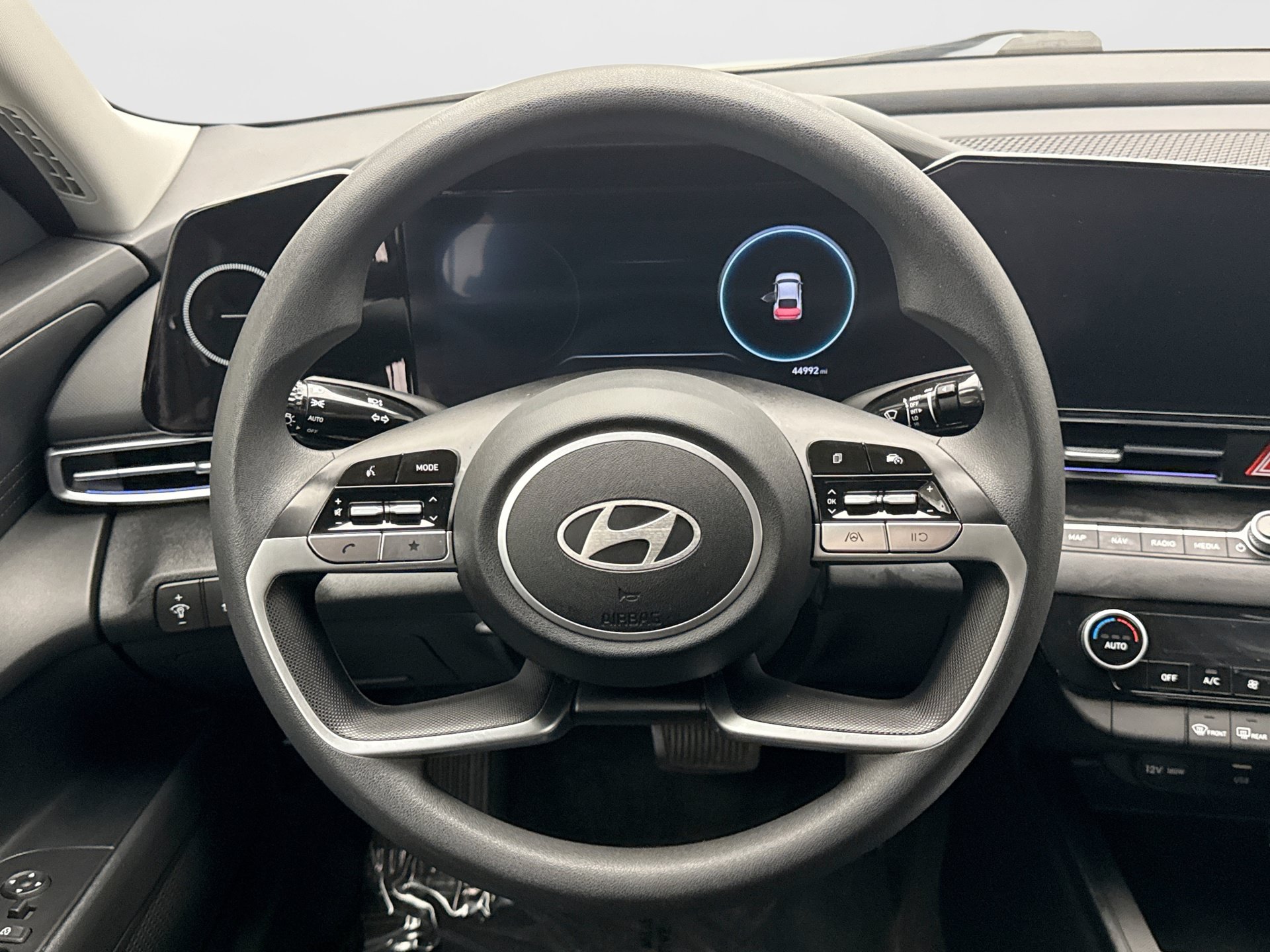 Used 2024 Hyundai Elantra SEL FWD image 12
