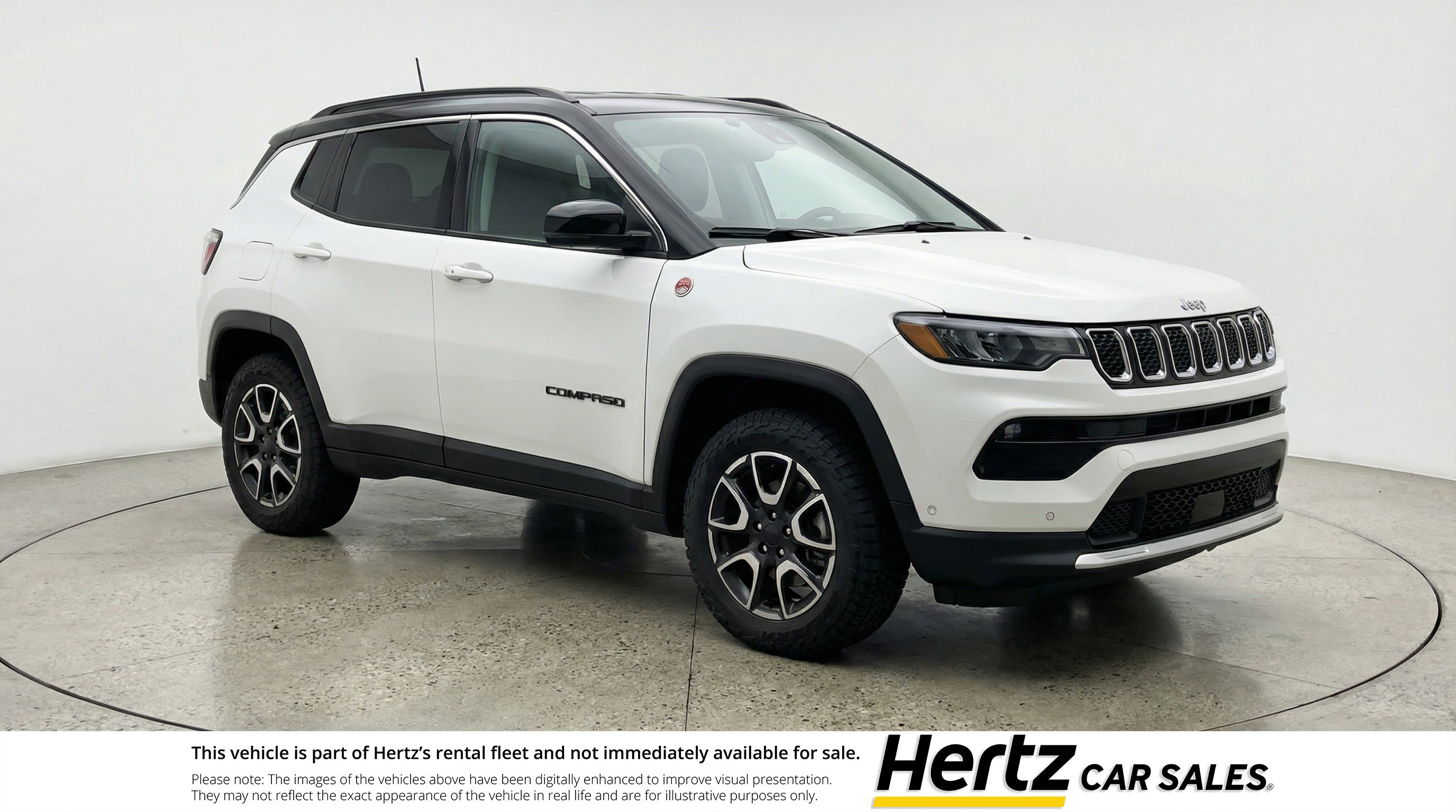 Used 2025 Jeep Compass Trailhawk image 1