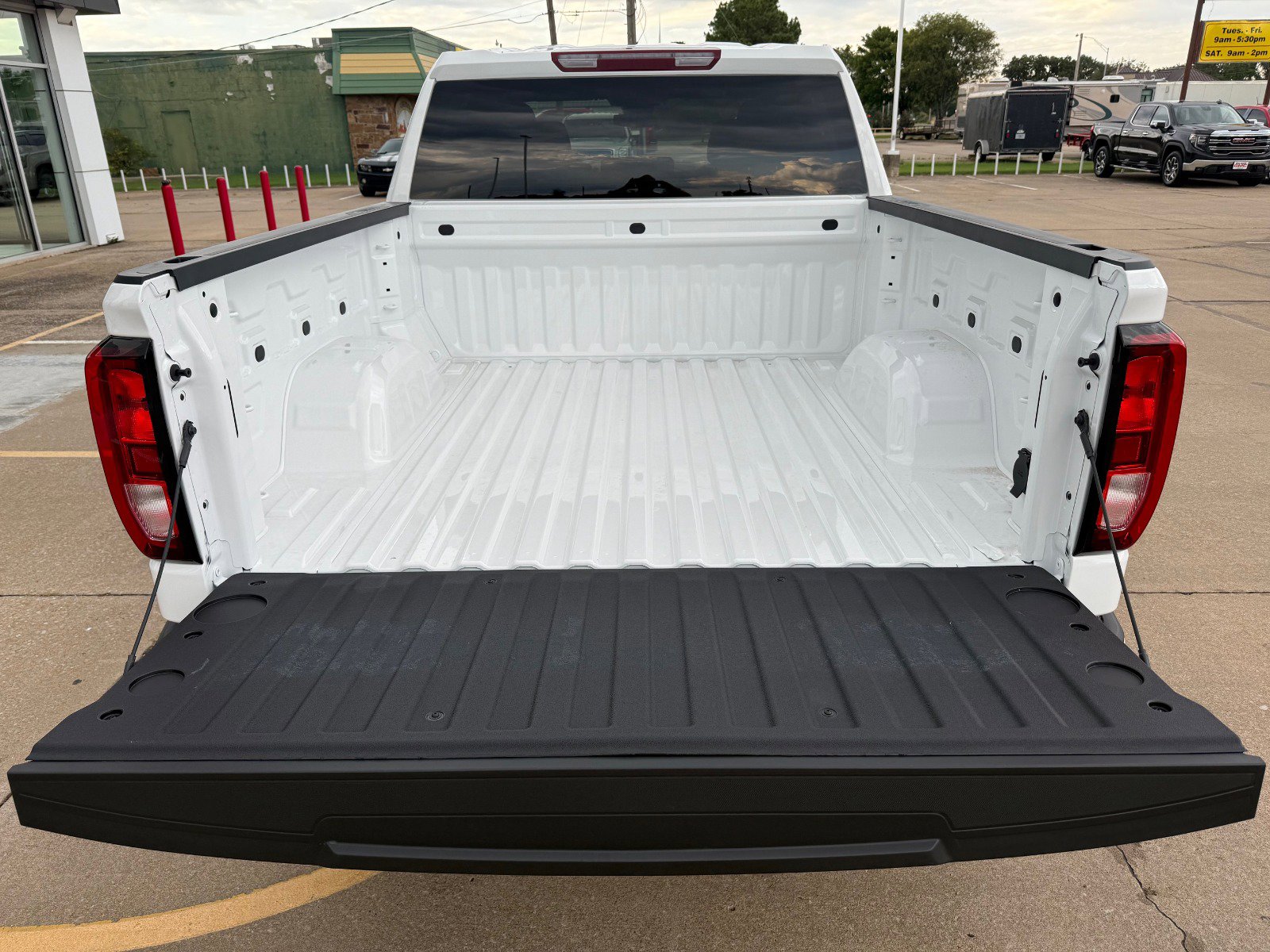 New 2026 GMC Sierra 1500 Elevation w/ LPO, Elevation Black Package image 5