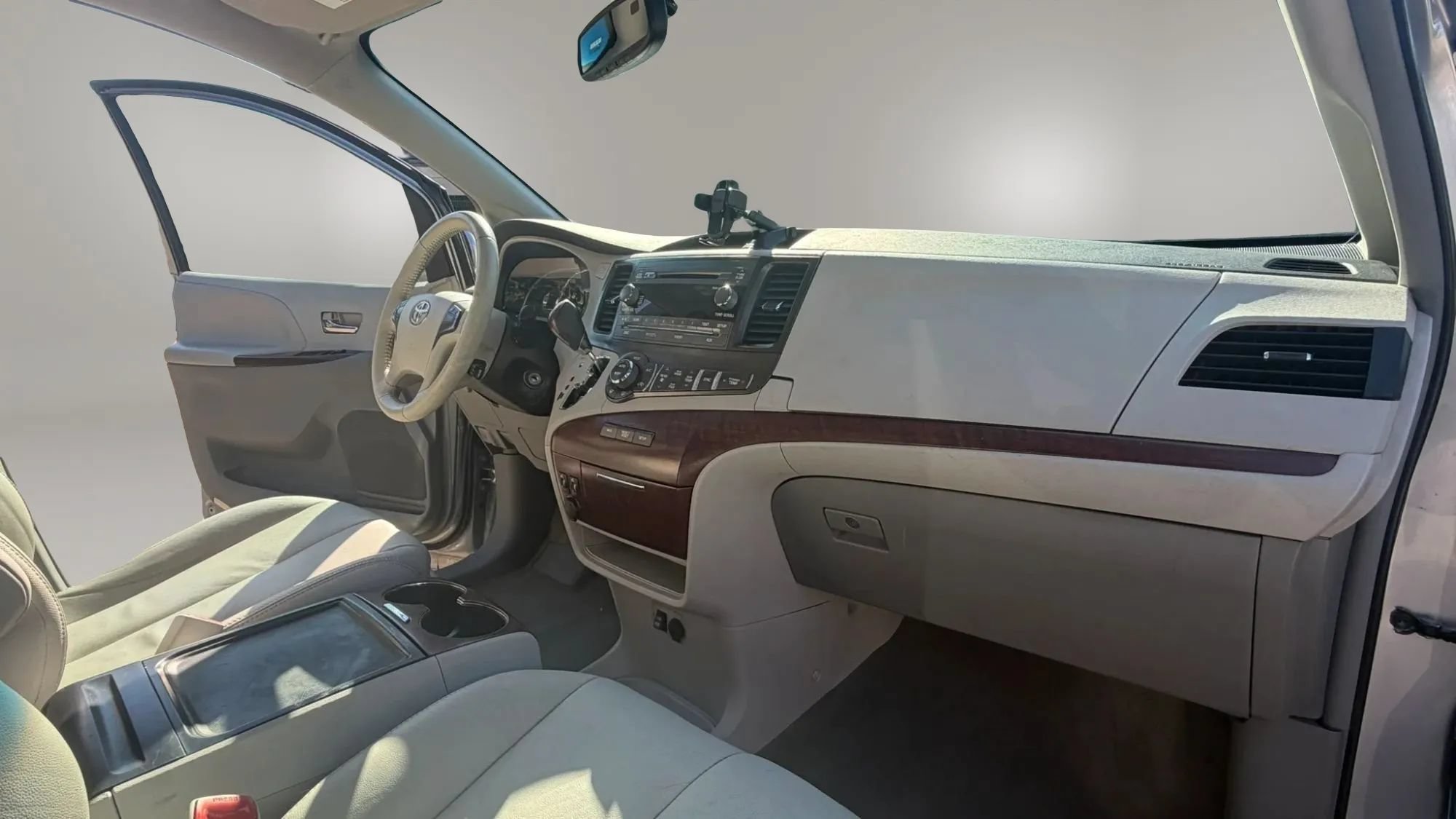 Used 2013 Toyota Sienna XLE FWD image 12