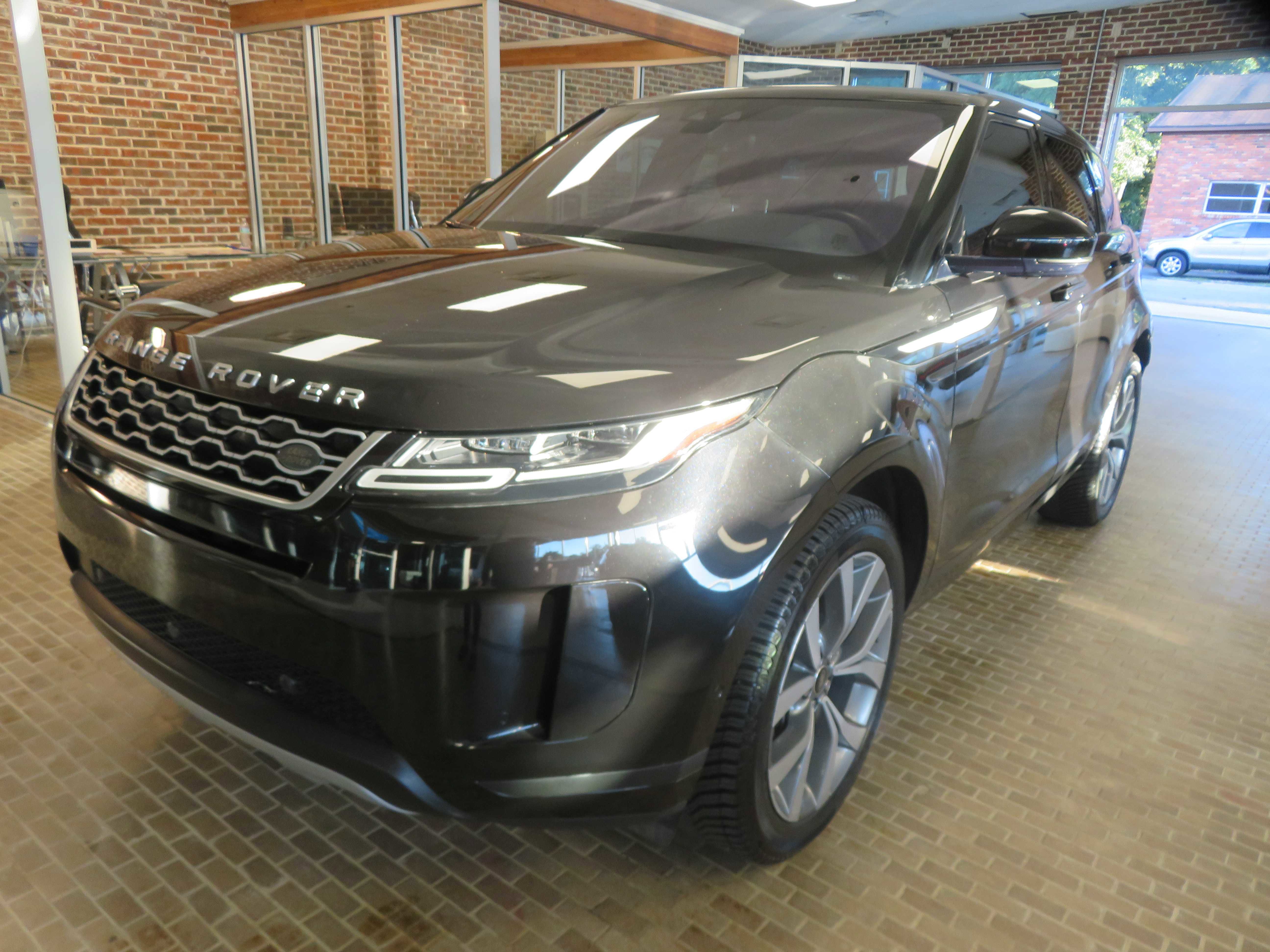 Used 2020 Land Rover Range Rover Evoque SE image 1