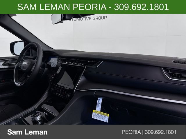 New 2025 Jeep Grand Cherokee Altitude image 28