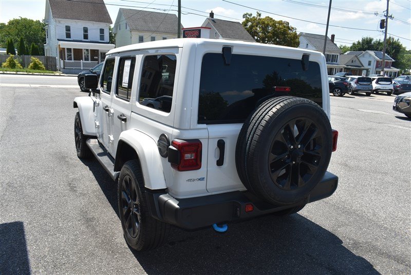 Used 2024 Jeep Wrangler Unlimited Sahara w/ Technology Group AWD/4WD image 6