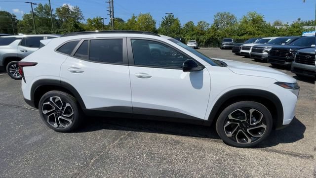 New 2026 Chevrolet Trax RS w/ Sunroof Package FWD image 3