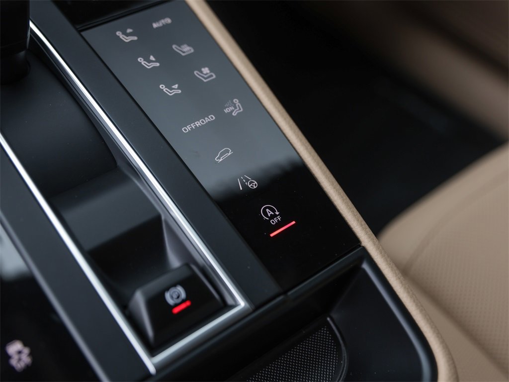 Used 2025 Porsche Macan image 28